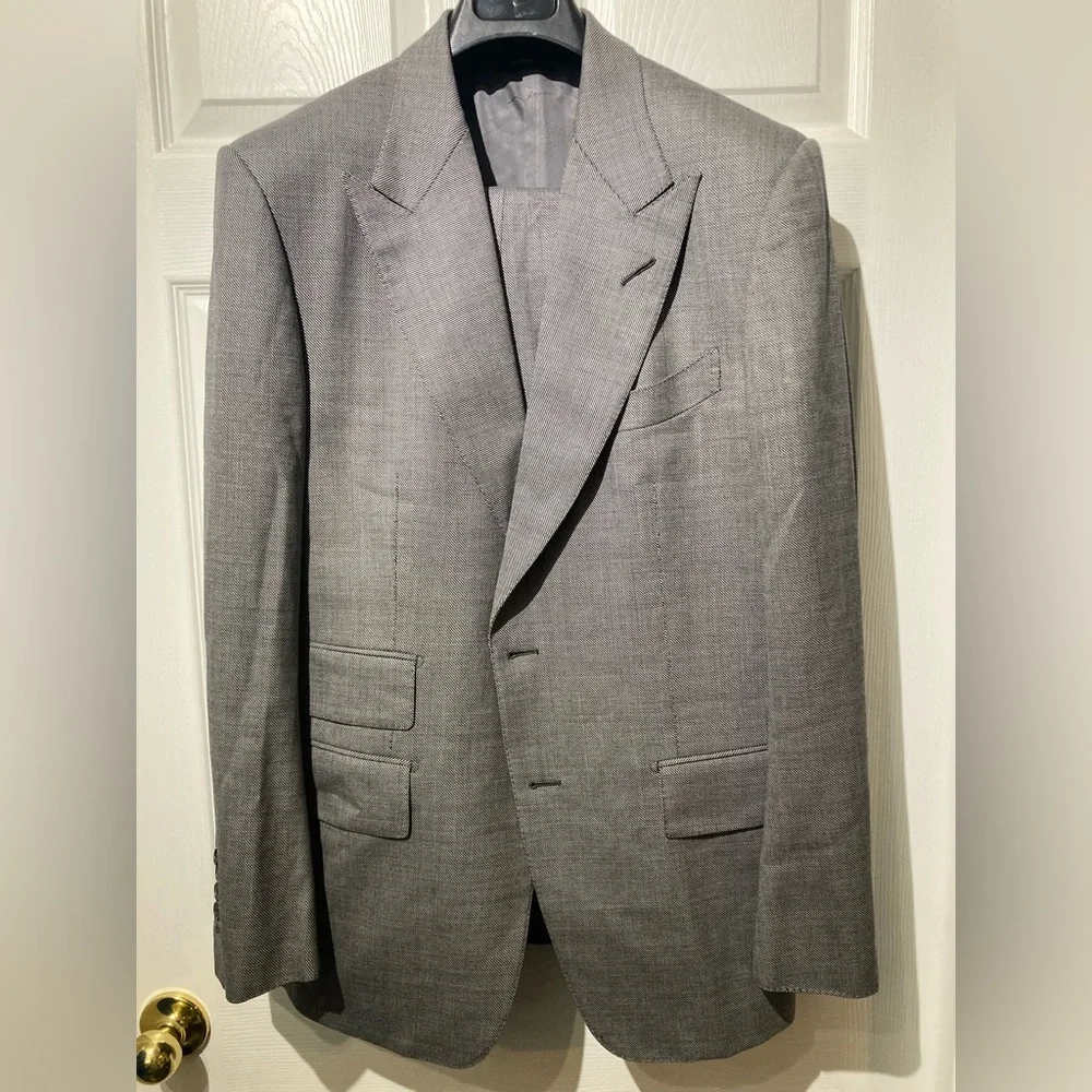 TOM FORD classic medium gray peak lapel 2 piece suit 40 50 - Picture 9 of 11